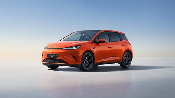 BYD DOLPHIN G DM-i orange présenté comme modèle hybride rechargeable pour l'Europe