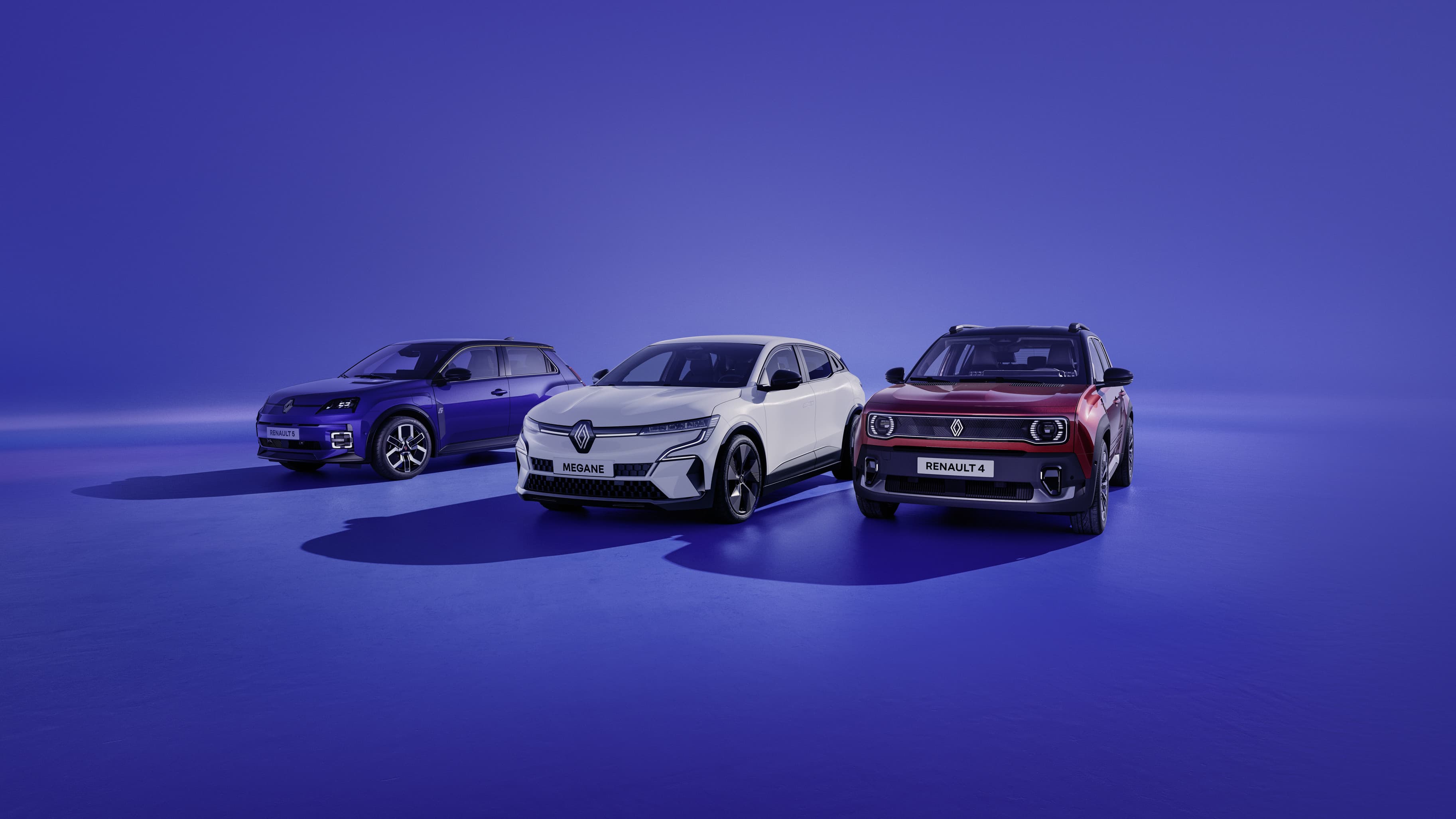 Renault 5, Renault 4 et Mégane E-Tech electric réunies dans un studio bleu