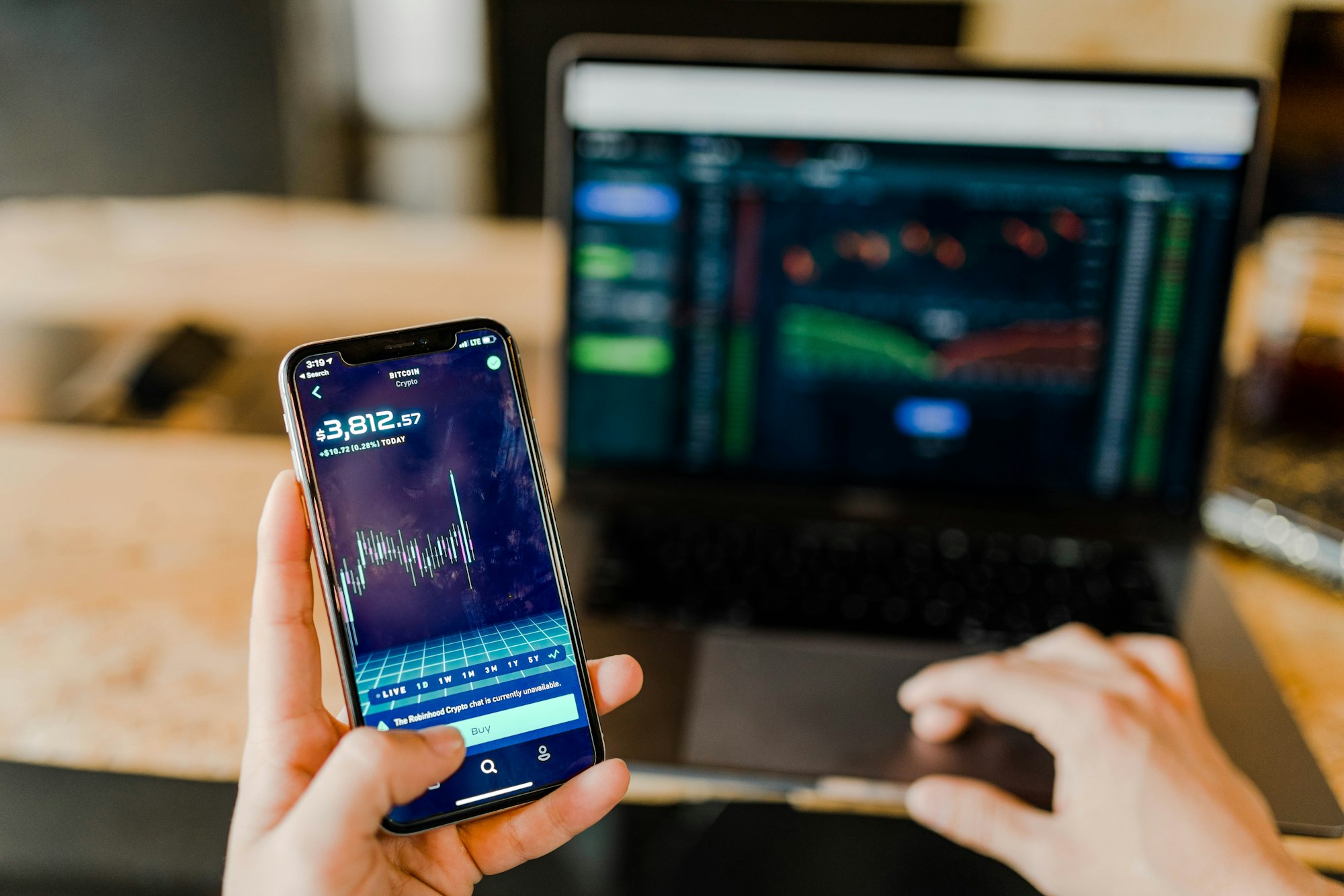 Tendances 2025 — Wise : multi-devises, cartes, taux « mid-market », API & sécurité 3 Graphique de taux & convertisseur