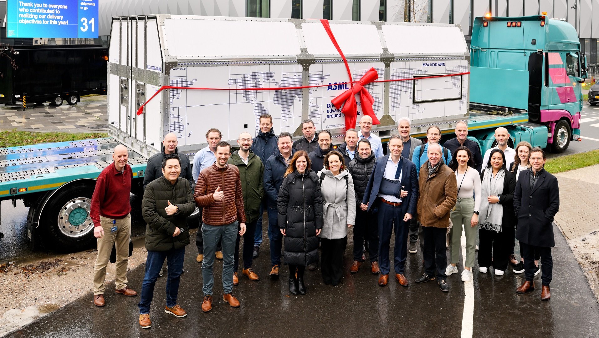 Expédition du premier système ASML TWINSCAN EXE:5000 High NA EUV depuis Veldhoven