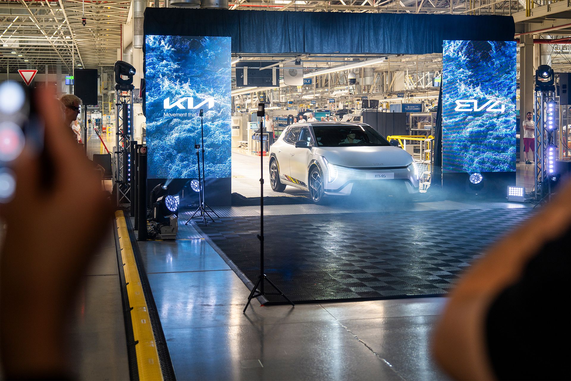Kia EV4 électrique sortant de la ligne de production de Žilina en Slovaquie