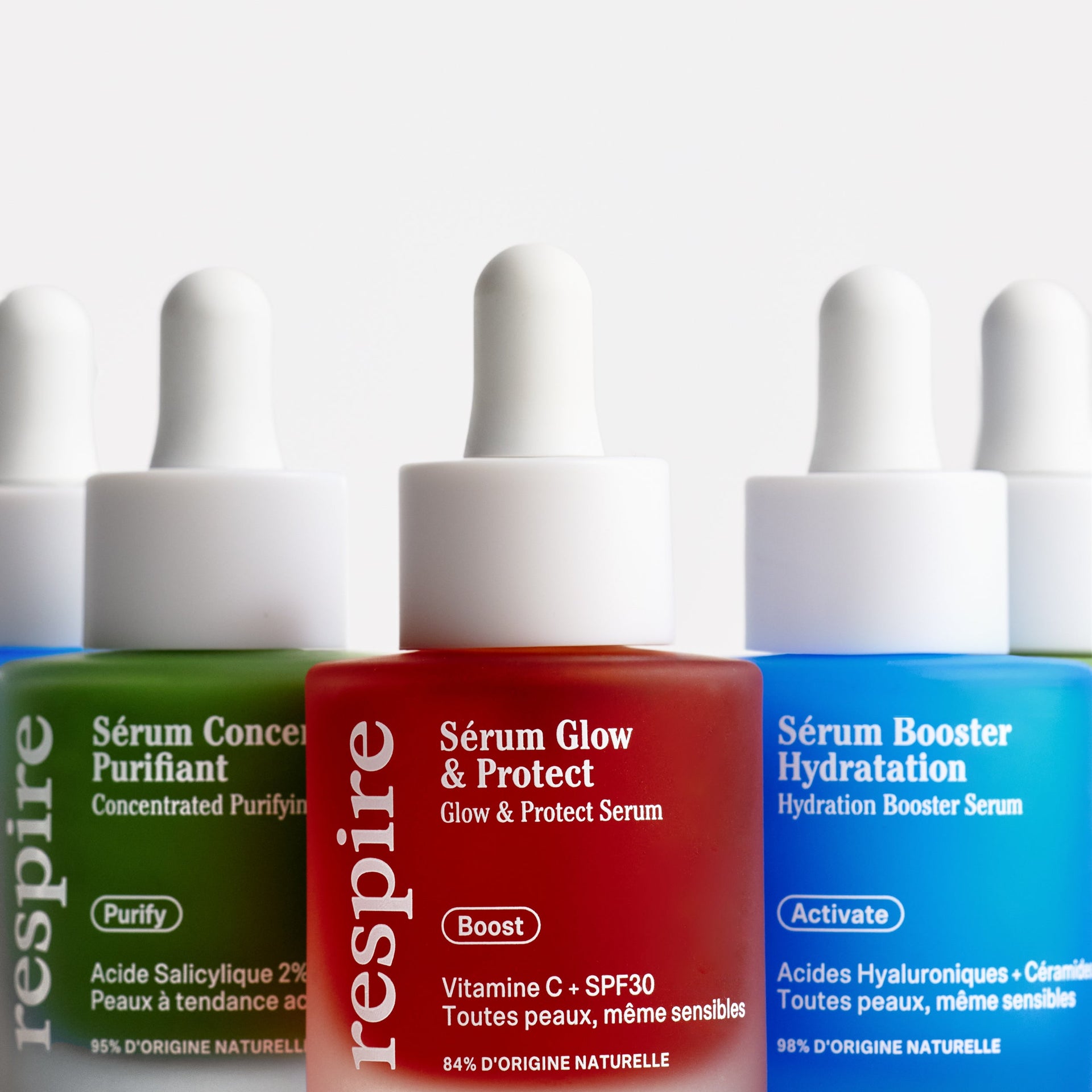 Trois sérums Respire vert, rouge et bleu dédiés à la purification, à l'éclat et à l'hydratation
